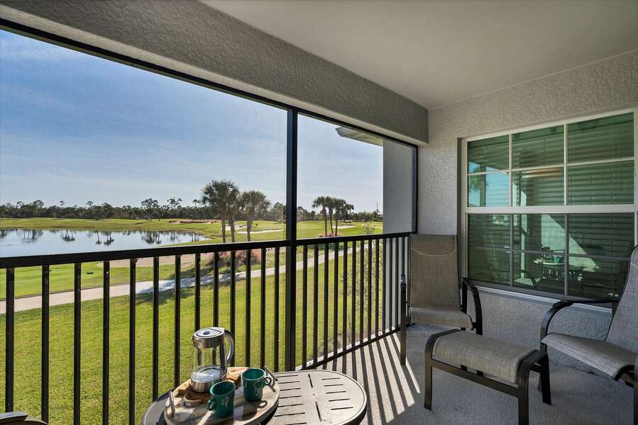 Beautiful condo with golf course view in Heritage Landing