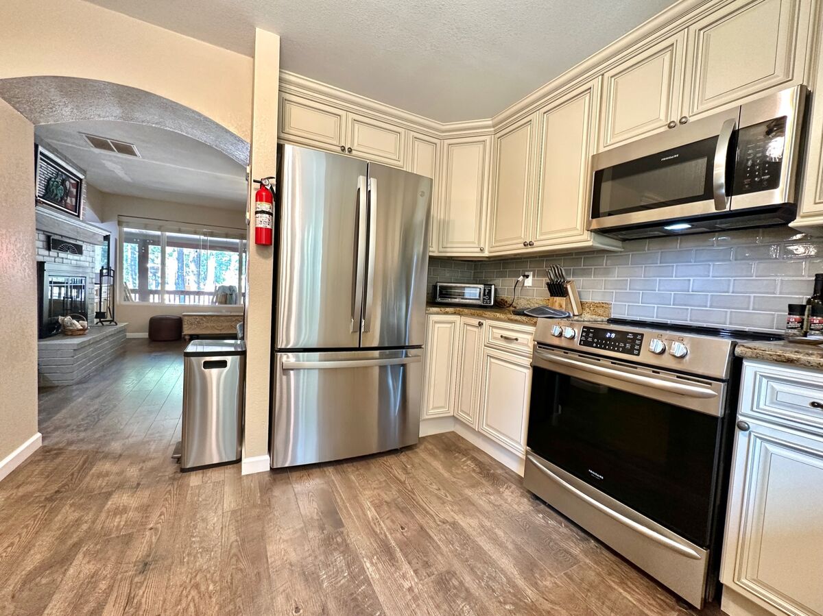 Fully stocked kitchen and modern appliances