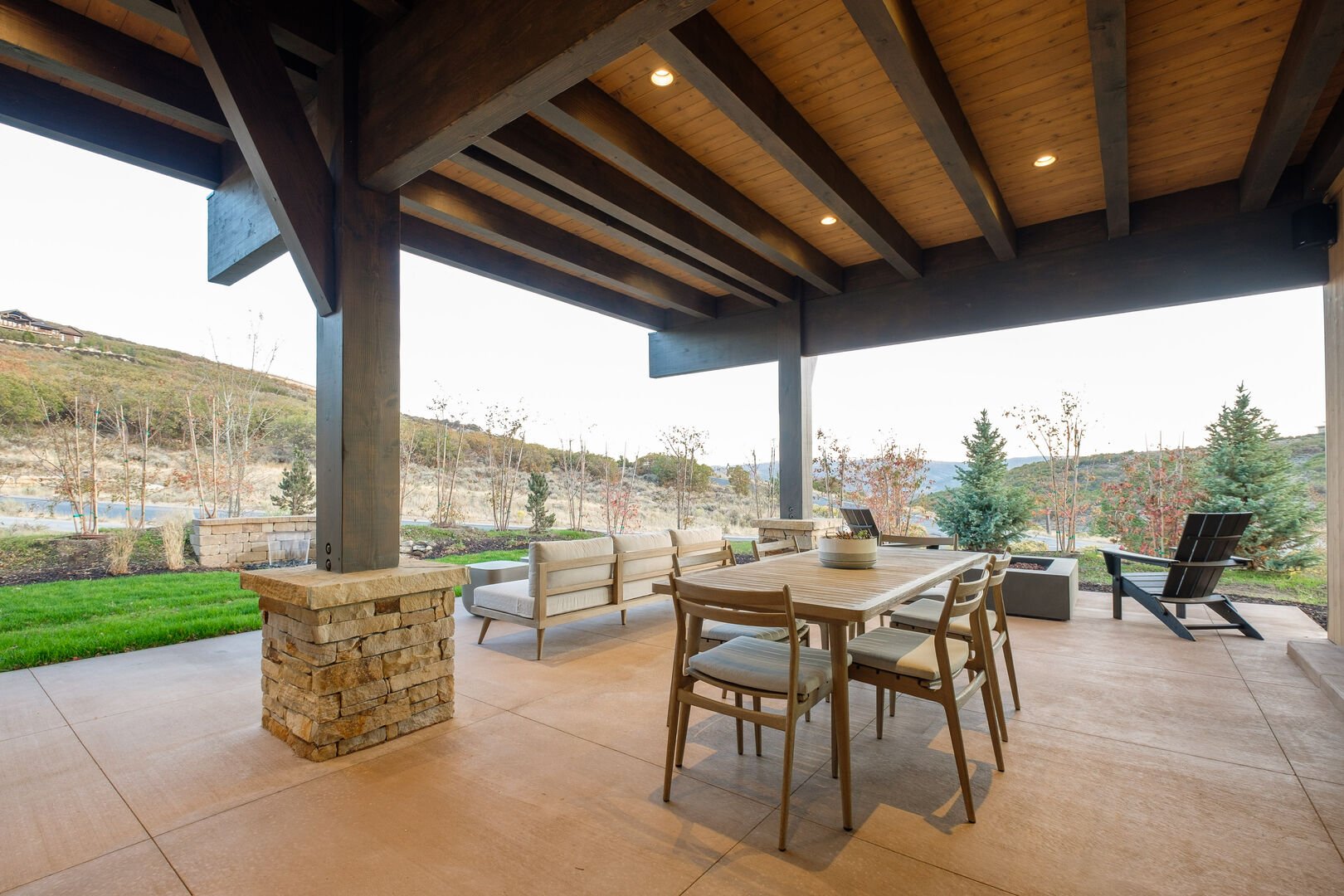 Natural gas fire and comfortable outdoor seating.