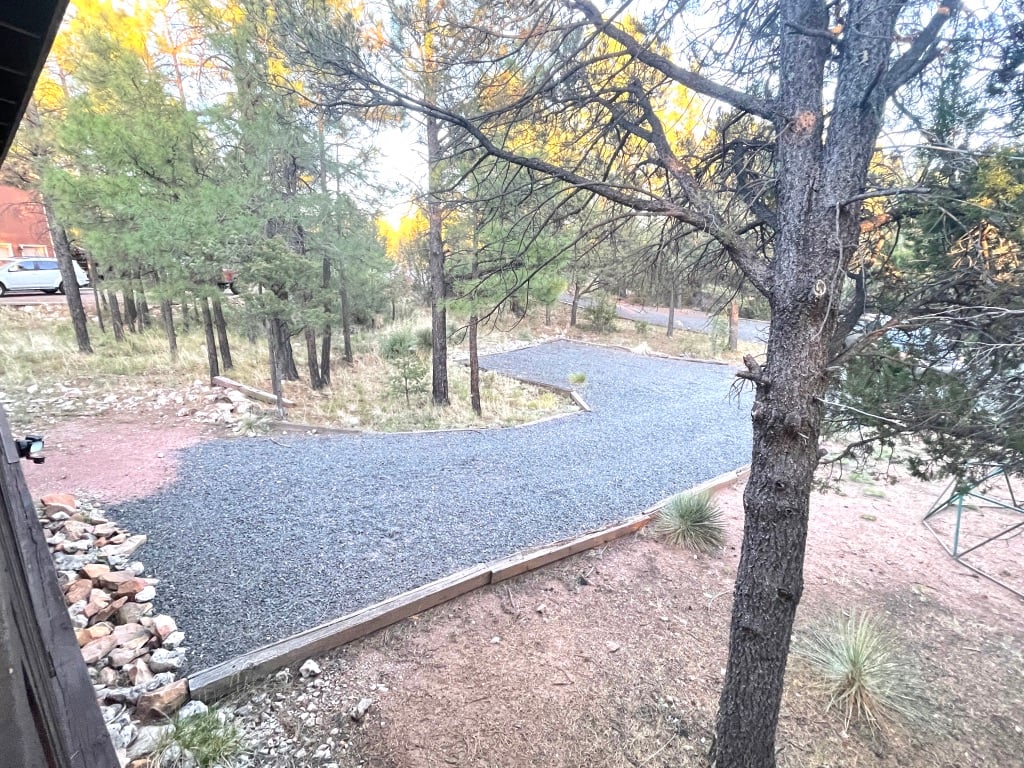 Large driveway with lots of parking!