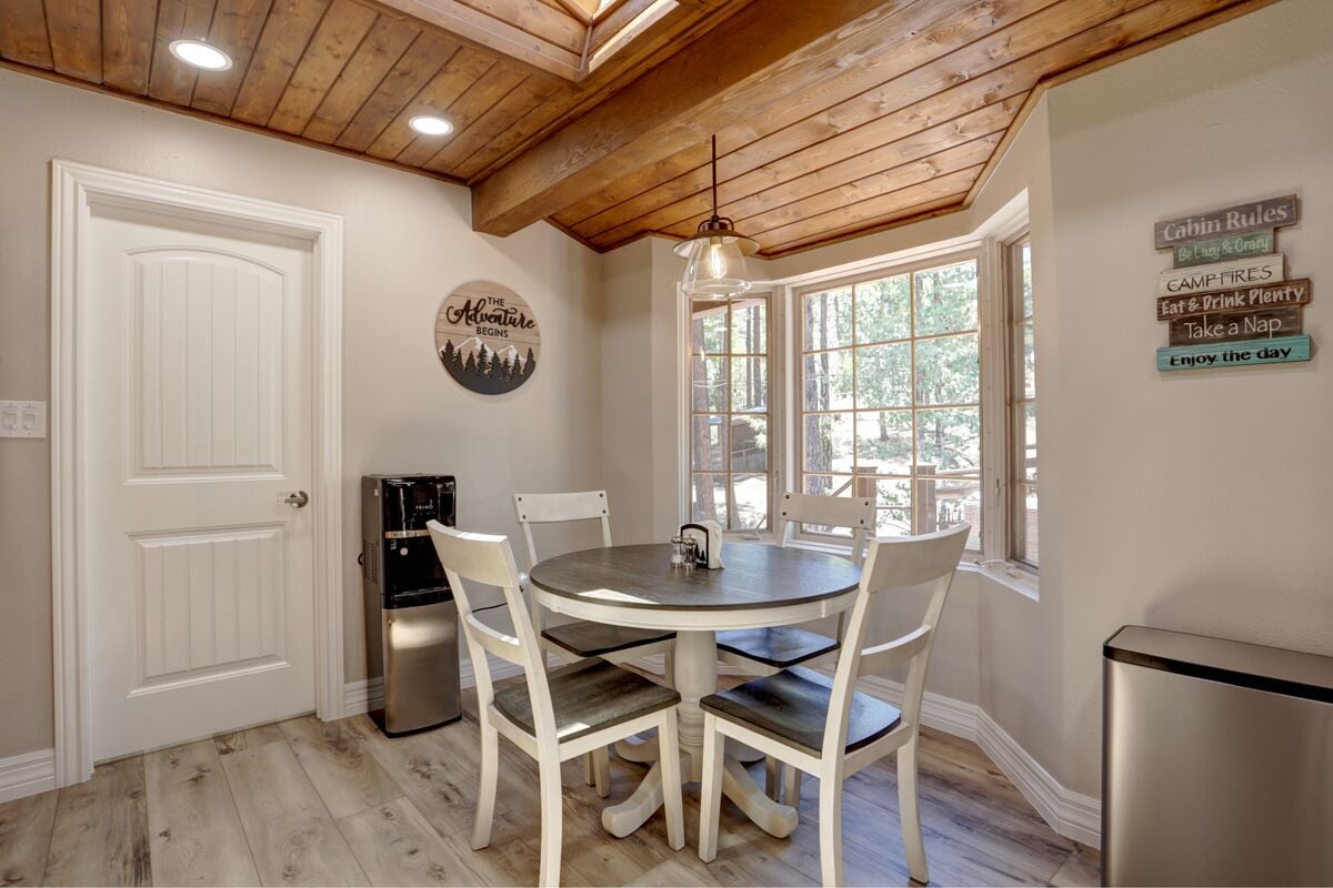 Enjoy your morning coffee in the breakfast table located in the kitchen with plenty of natural light.