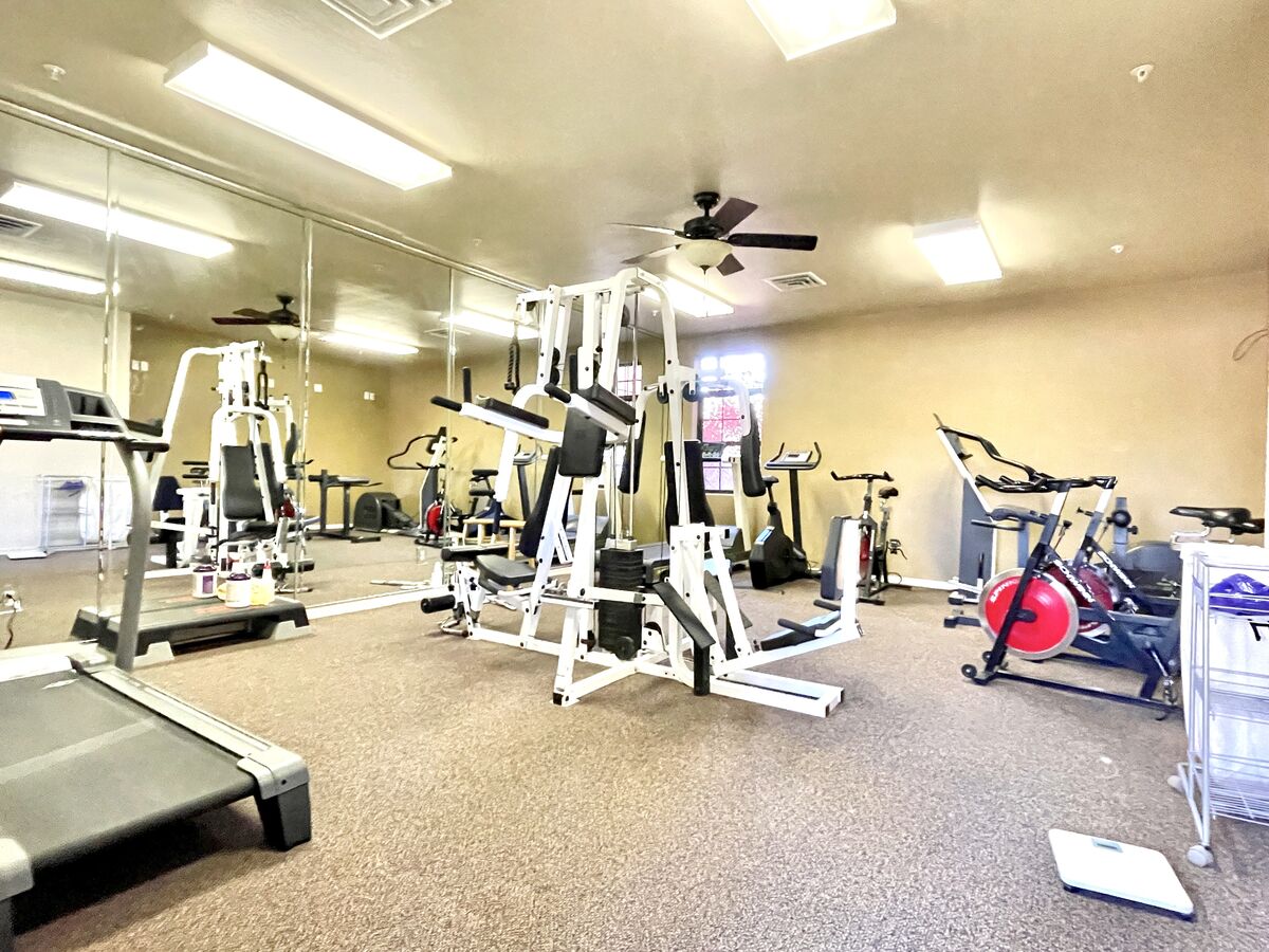 24hr fitness room