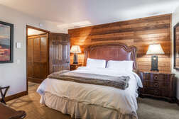 Master Bedroom - King Bed, Flatscreen TV, Full En-Suite Bathroom, Shower