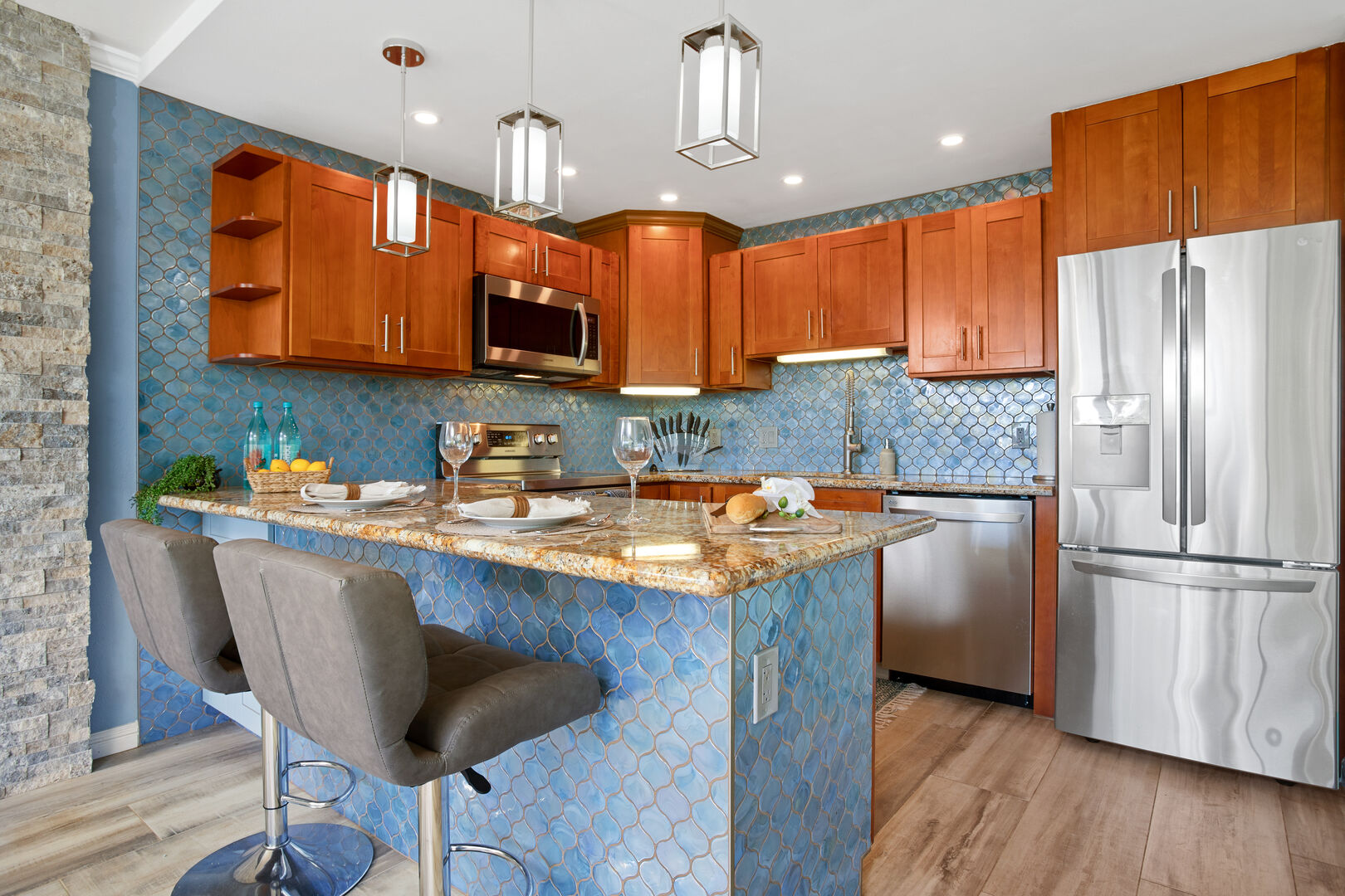 Fully equipped kitchen and countertop with 2 cozy barstools!