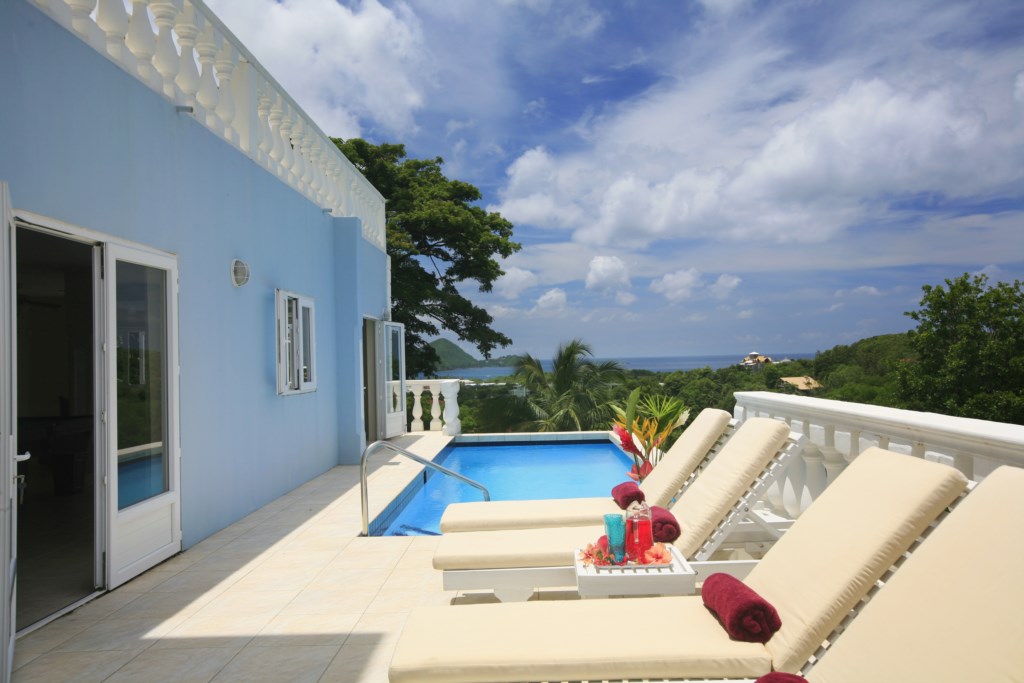 Blue Moon - A Caribbean Paradise on Cap Estate's Golf Course with Private Pool and seaview
