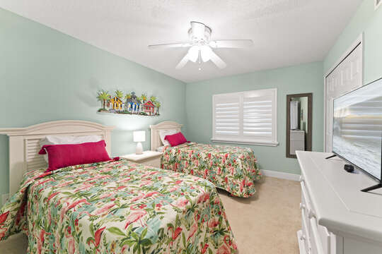 Guest bedroom with two Twin beds