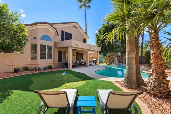 Resort Style Backyard- Private Pool, Hot Tub, Putting Green and Yard Games!