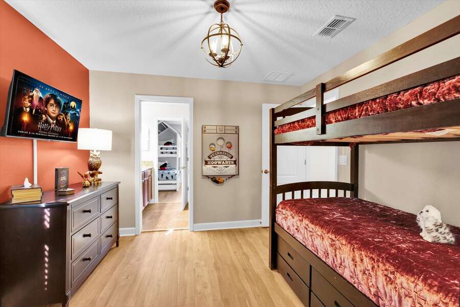 Twin/Twin Bunk + Twin Trundle Bedroom 4, Upstairs
Shared Bathroom
Harry Potter Theme