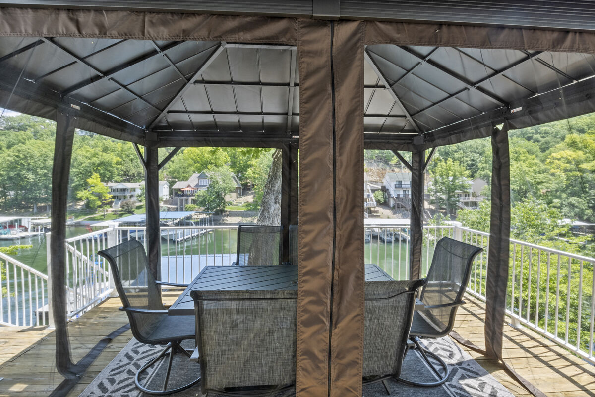 Imagine dining outdoors like it's a luxurious reservation.
