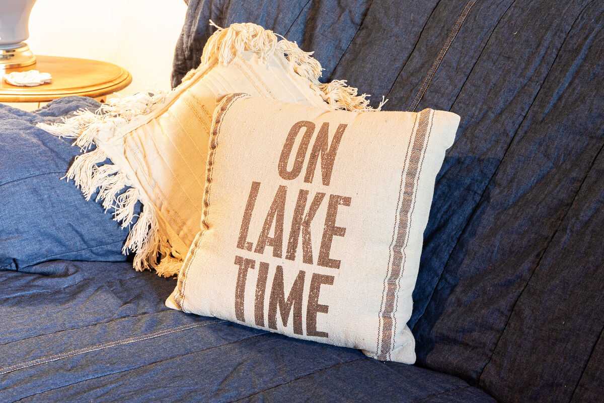 Lake Decor & Themes for Your Stay