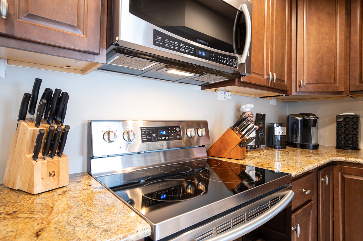 Stainless Steel Appliances with an abundance of counter top amentiiies