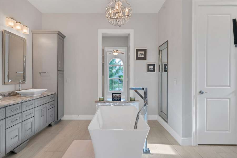 Large, beautiful ensuite featuring soaking tub, double vanities, large closet and walk-shower