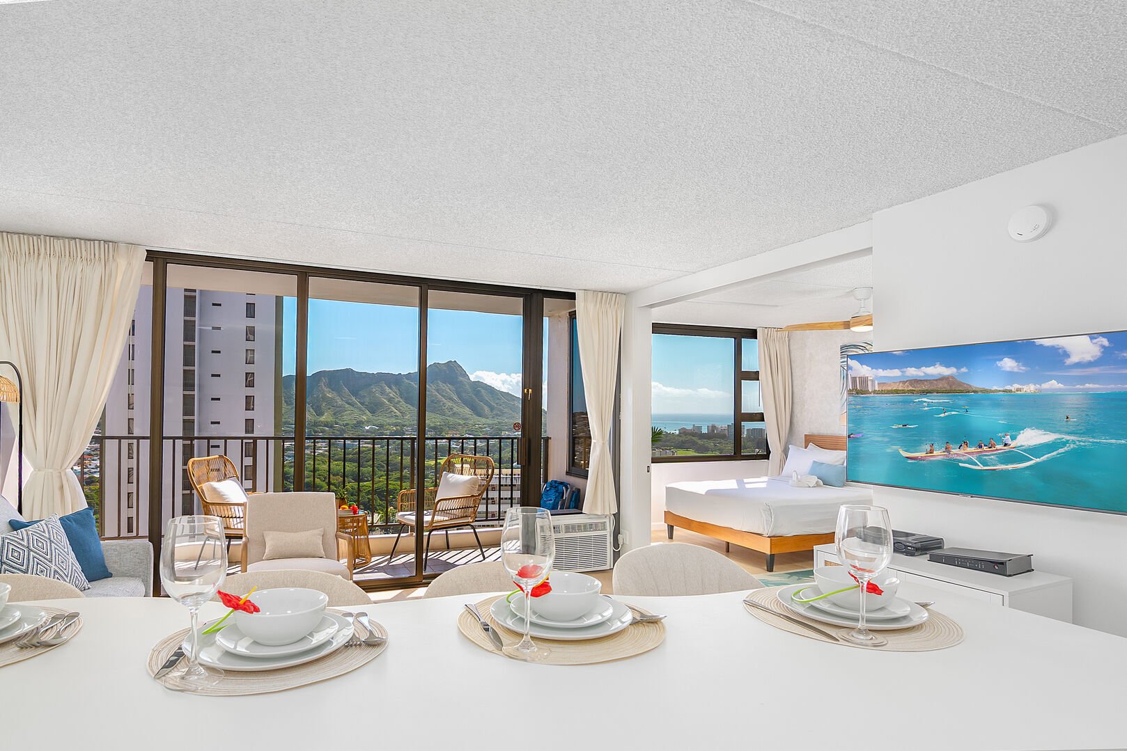 An overview of the condo with the stunning diamond head view.