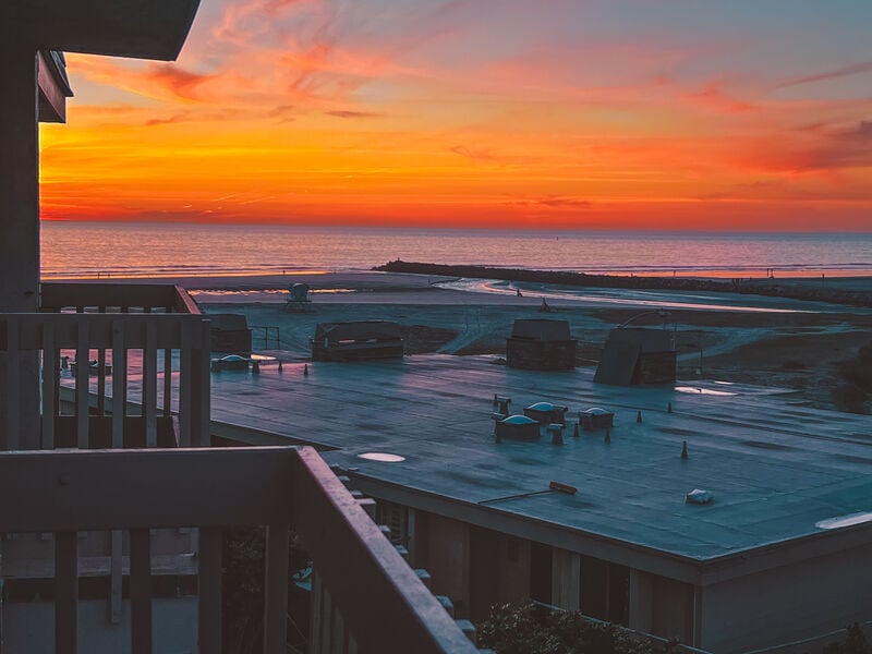 Enjoy the most amazing sunsets from your balcony!