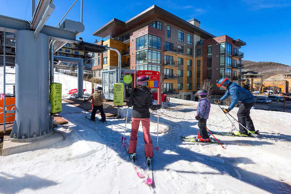 Lift / Ski-in/Ski-out Access