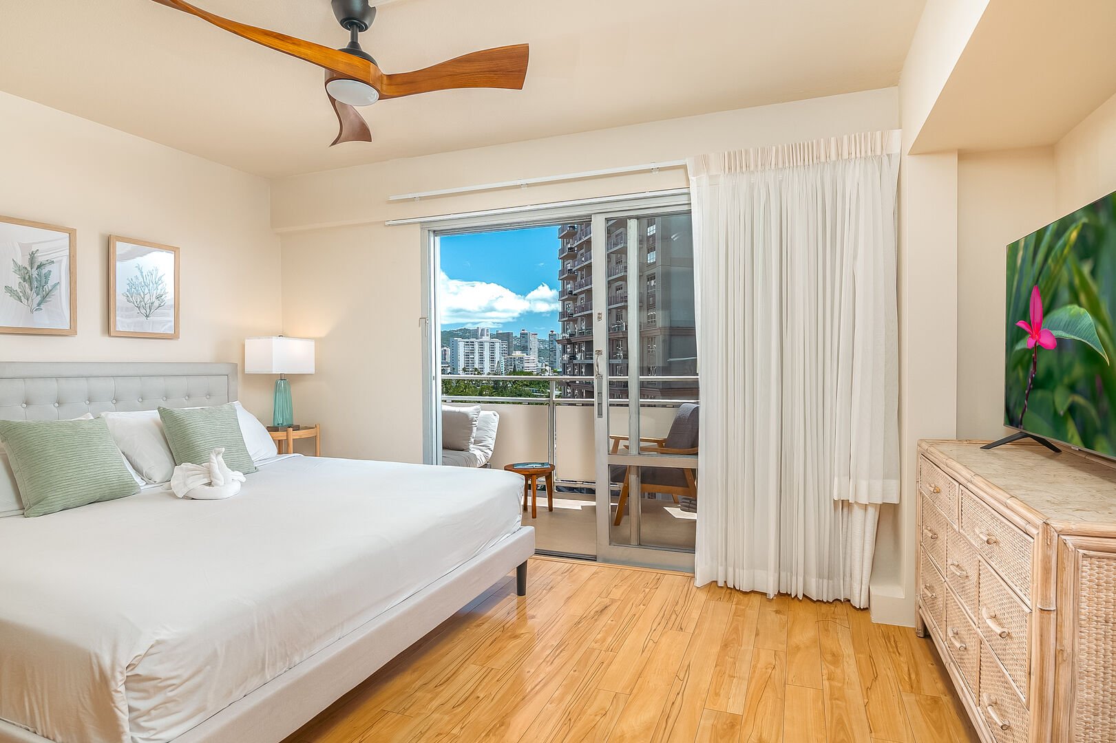 Master bedroom with king-size bed with the city view