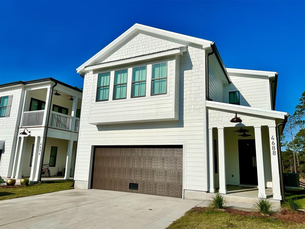Enjoy all the comforts of being HOME at the beach, including Garage, Full Kitchen and so much more!