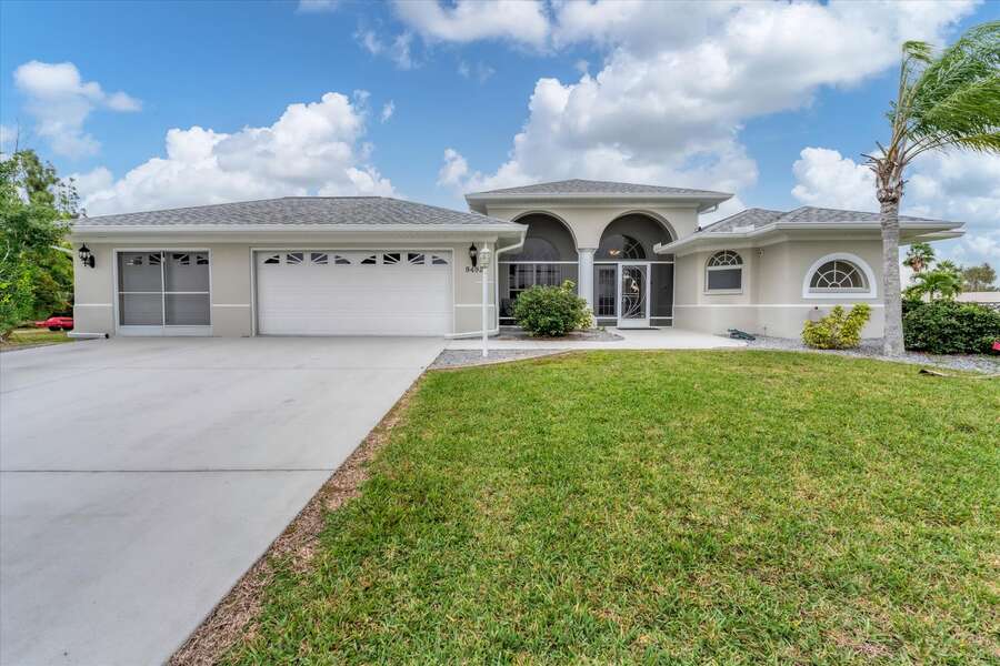 Lovely canal home with private pool in South Gulf Cove
3 car garage - Guests have access to 2 car side
