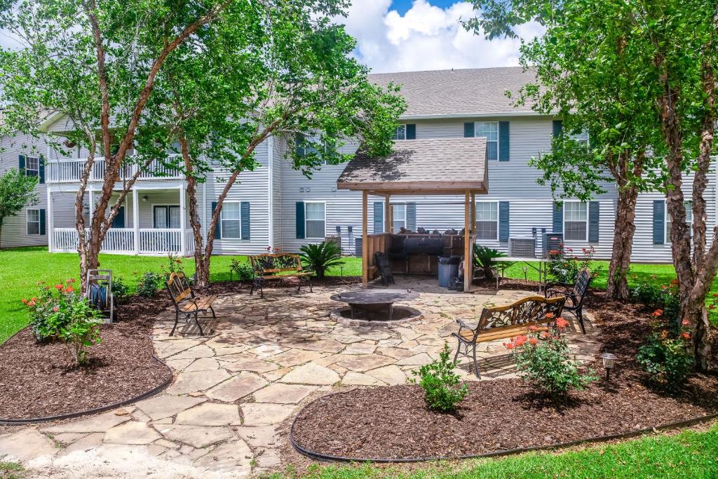 Our charming outdoor spaces are inspired by natural beauty, encouraging quiet reflective time alone or providing the perfect backdrop for reconnecting with family and friends.