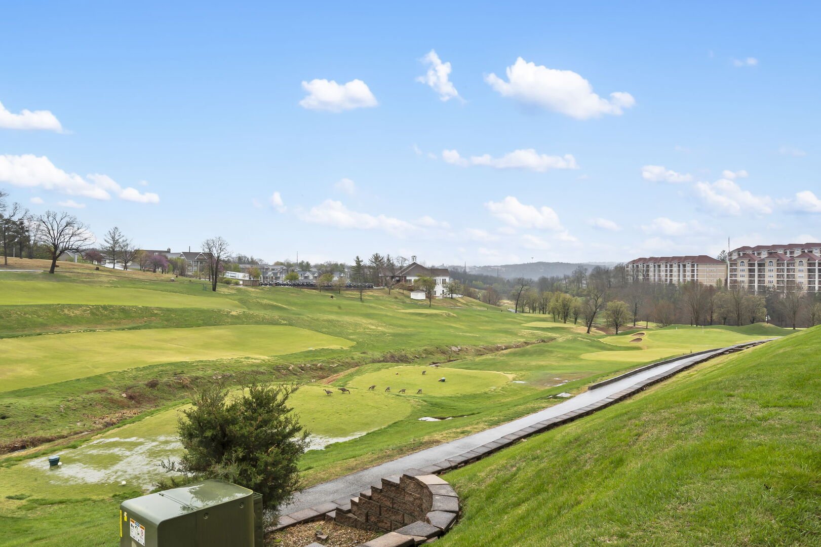 Escape to a Deluxe 2 Bedroom Golf Condo at Legacy at Thousand Hills Resort
