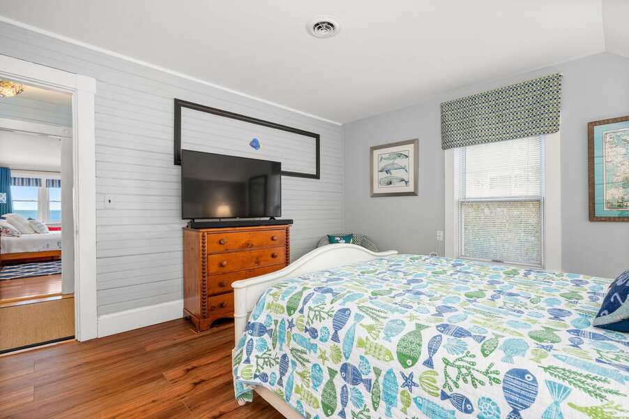 Bedroom 1: Queen- 2nd floor - 12 Indian Trail - New England Vacation Rentals