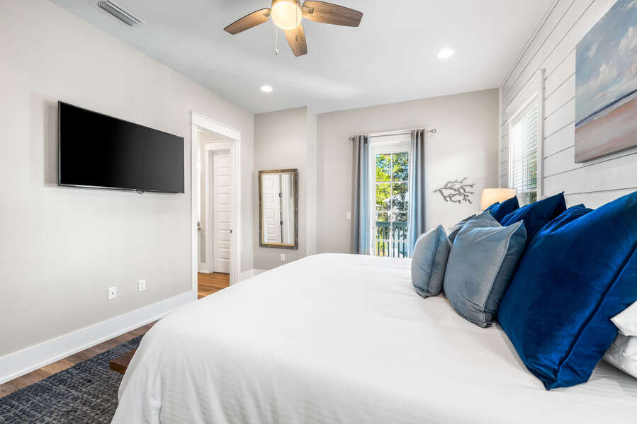 Second floor king master en suite bedroom.