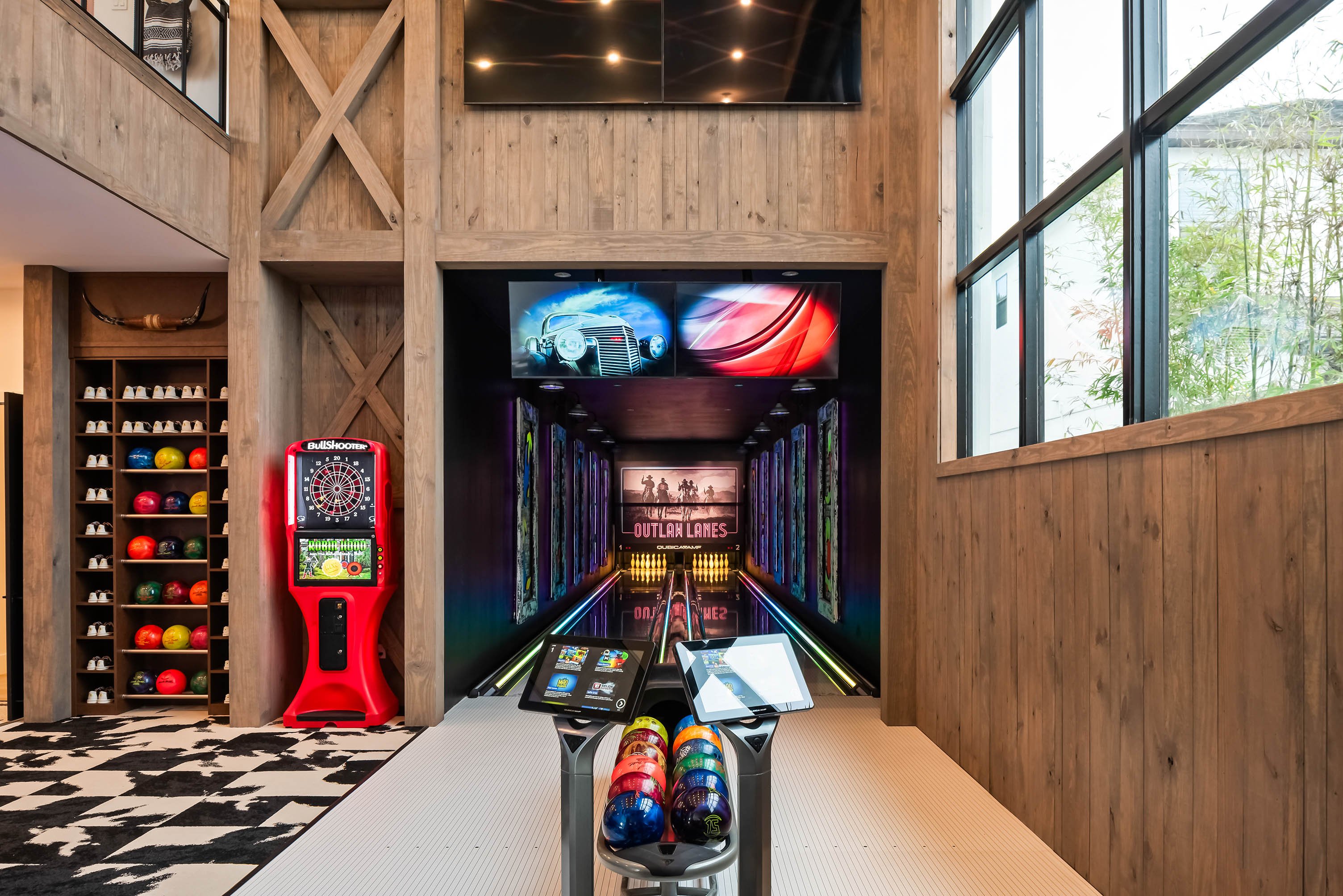 [amenities:bowling-alley:1] Bowling Alley