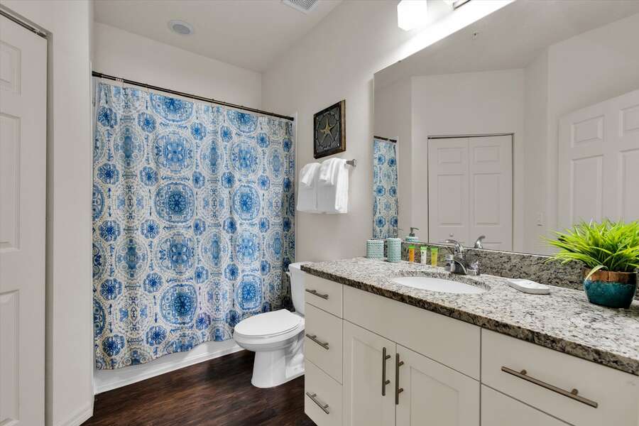 Queen suite Bathroom 2 Upstairs
Tub/Shower Combo