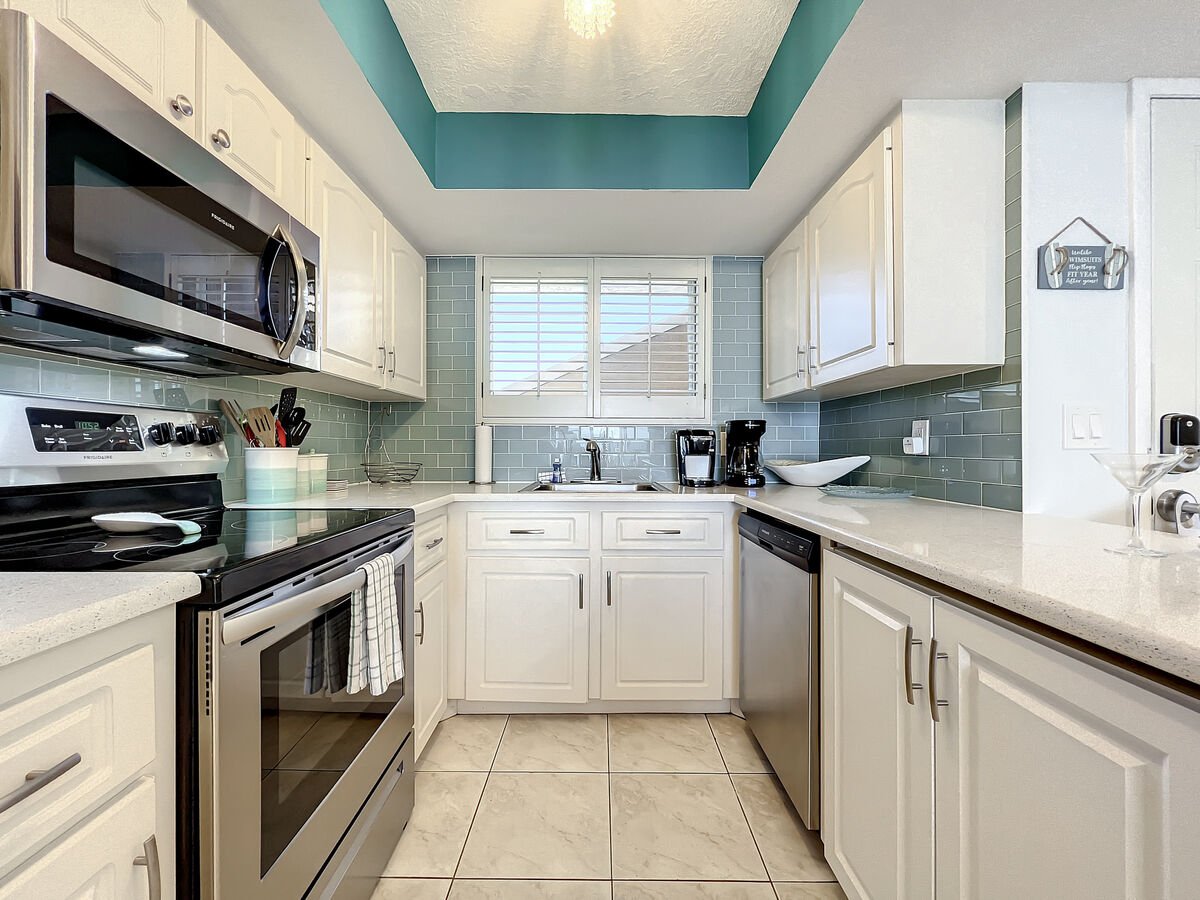 Fully equipped kitchen with stainless steal appliances.