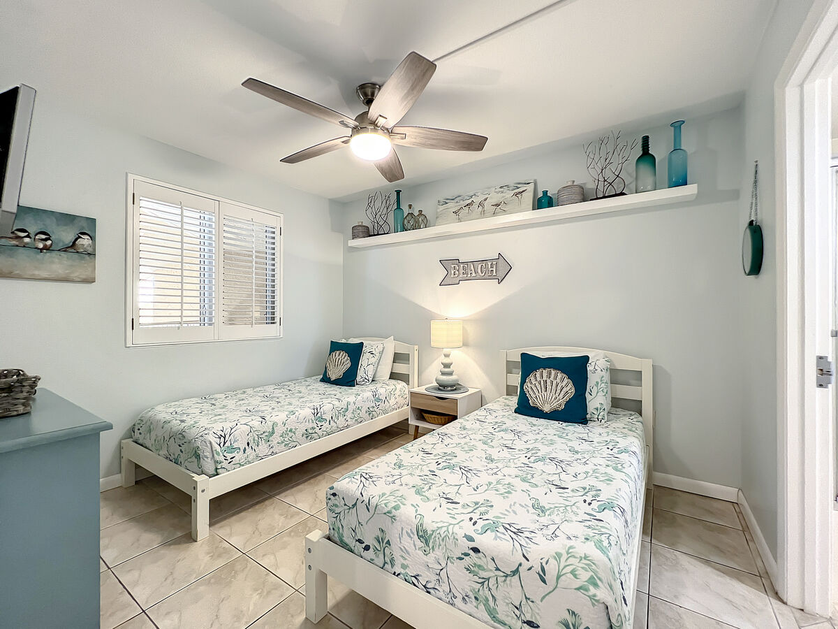 Perfect for guests! The guest bedroom offers two twin beds, ensuring a comfortable stay for friends or family.