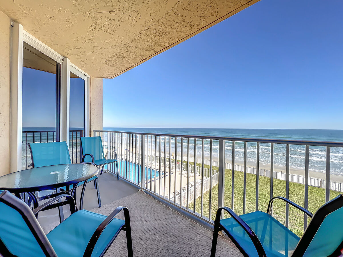 Step outside and breathe in the ocean air! The balcony offers ocean views and the refreshing scent of the sea.