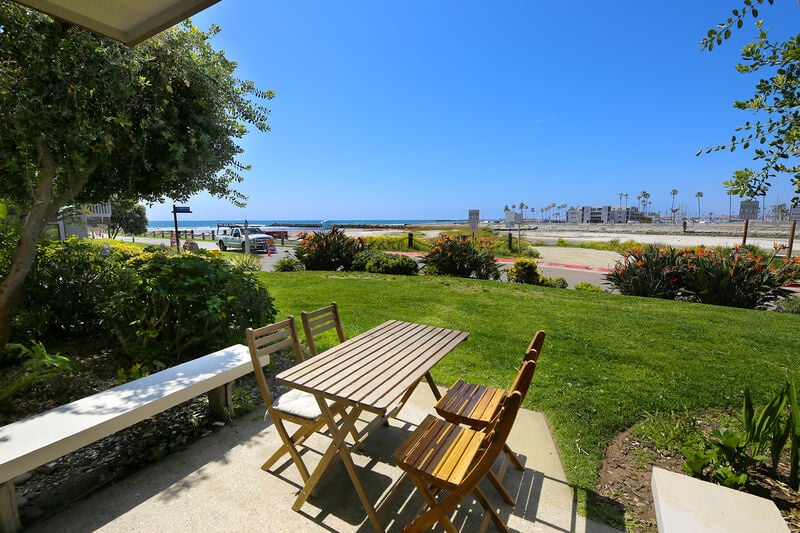 Enjoy the patio table with seating for 4 guest with amazing ocean views