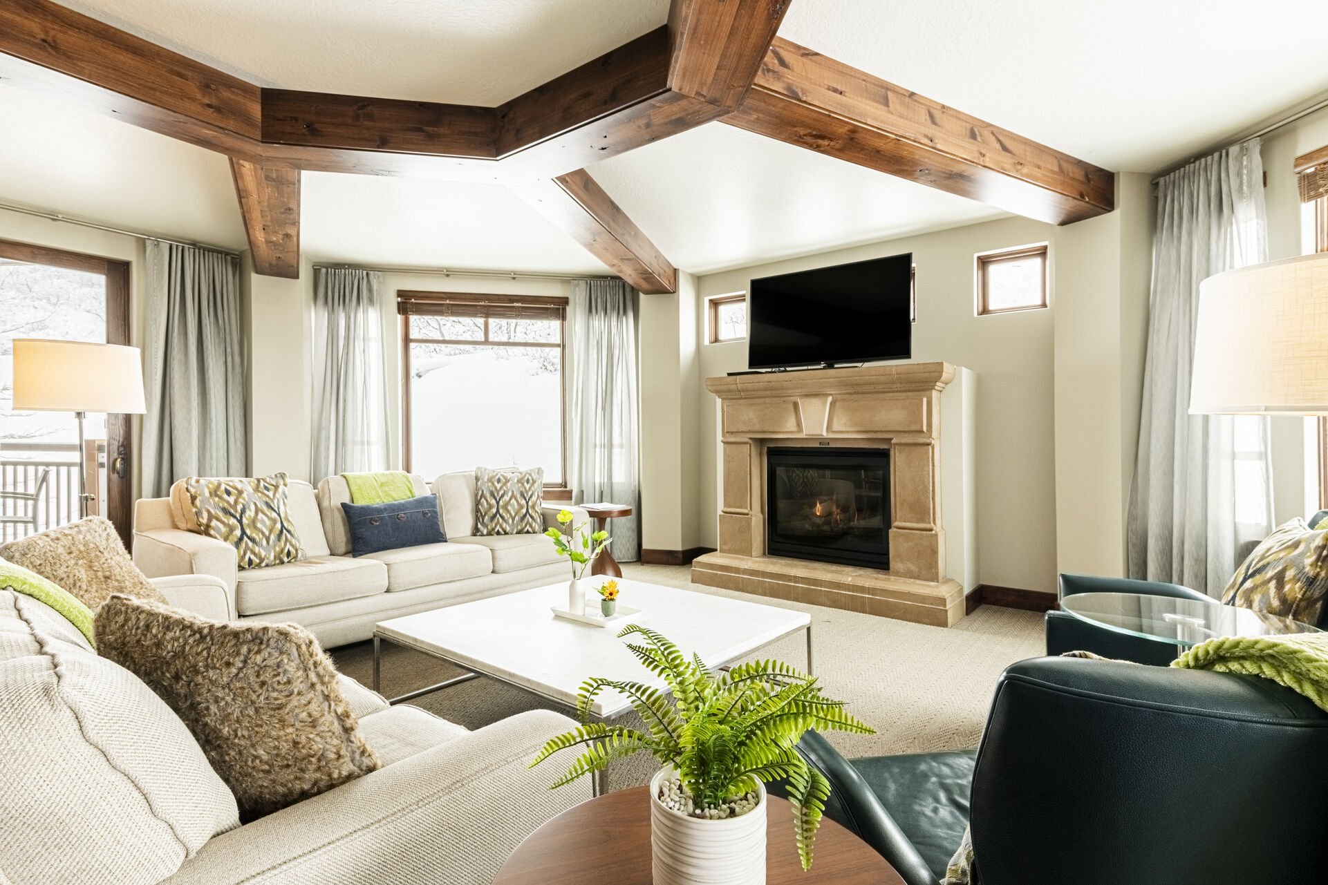 Living area with a gas fireplace, a Smart TV and balcony access