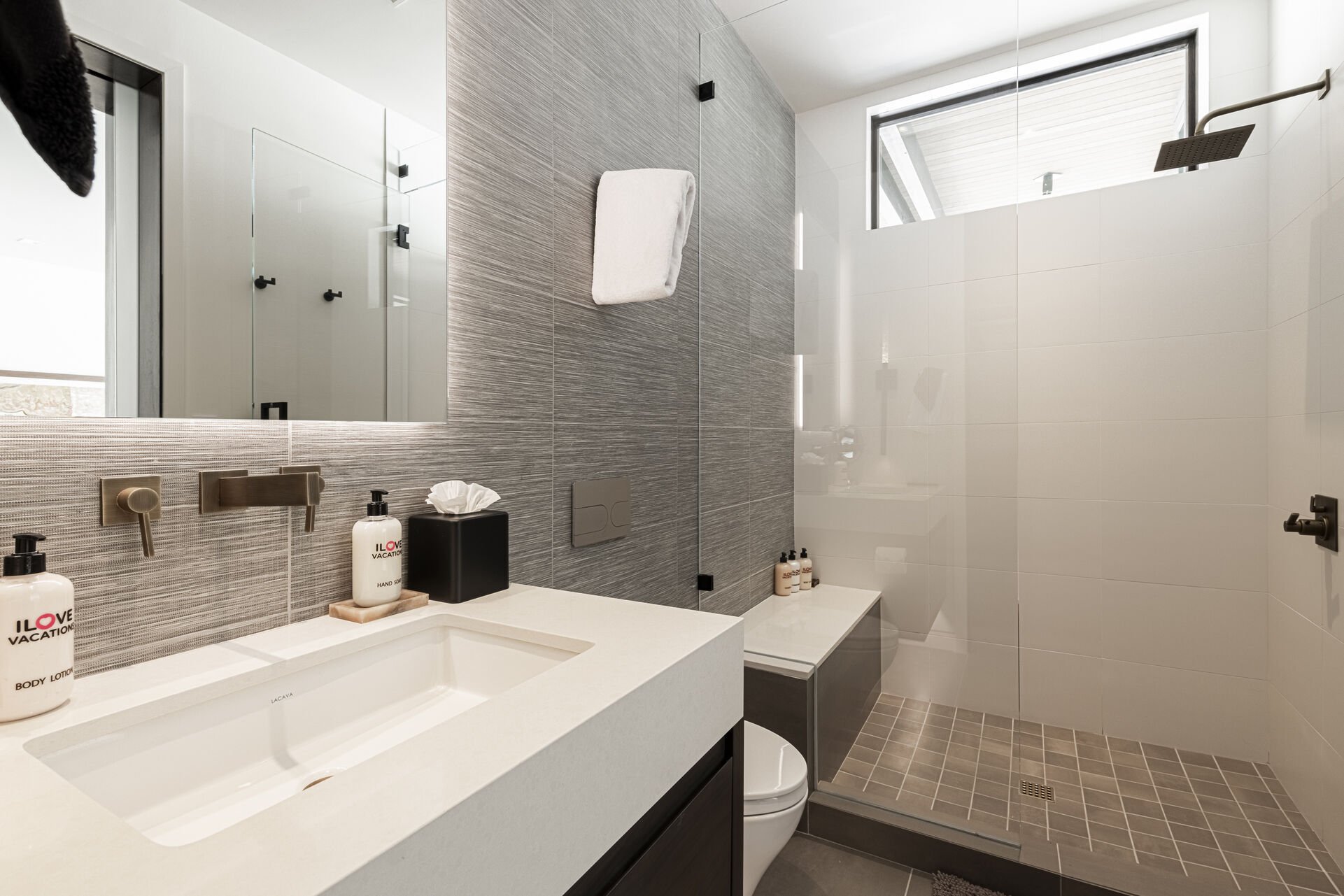 Master en suite 4 with a tile/glass shower and walk-in closet