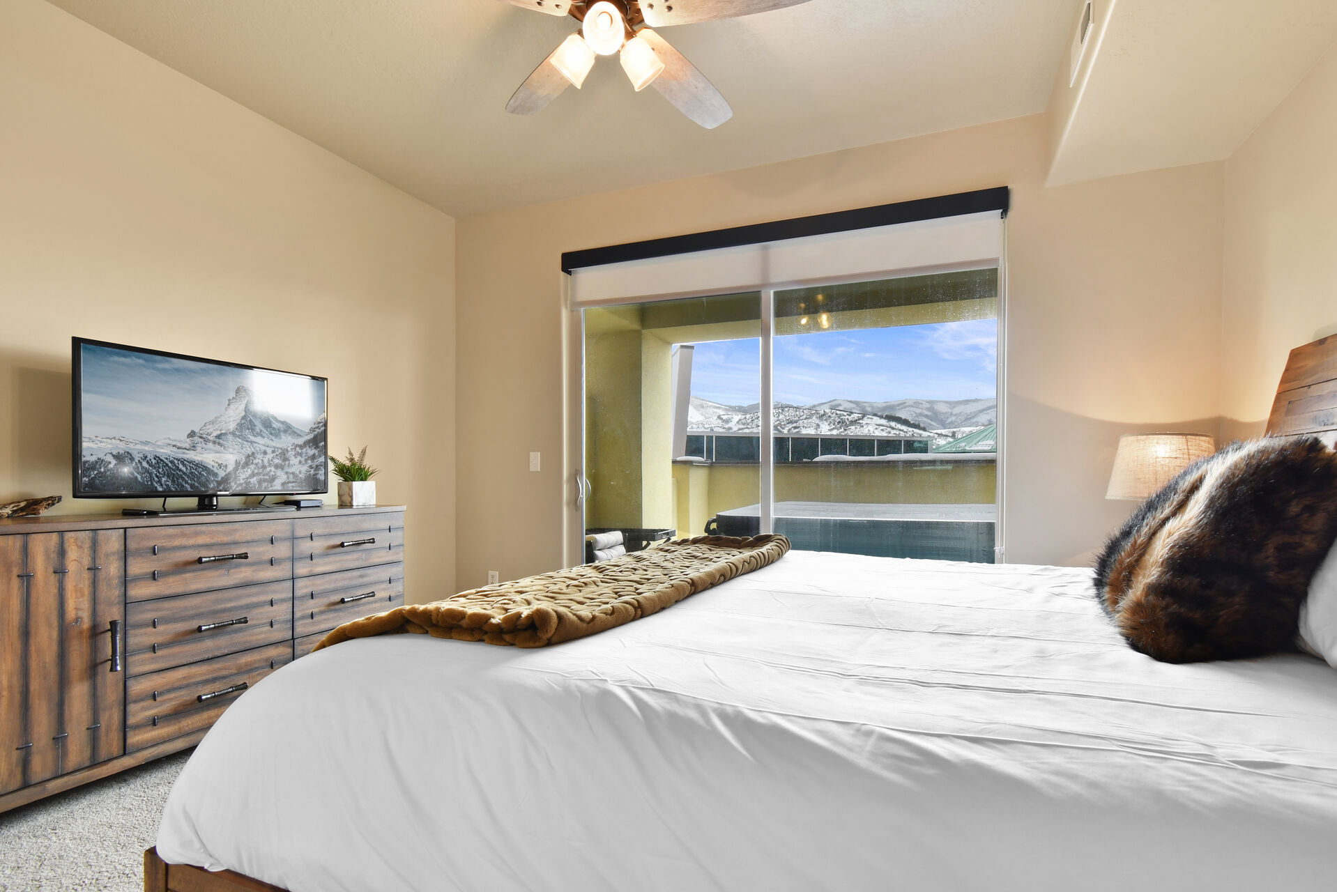 Guest Suite with mountain views