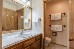 Master Bathroom -  En-Suite Full Bathroom, Shower & Tub