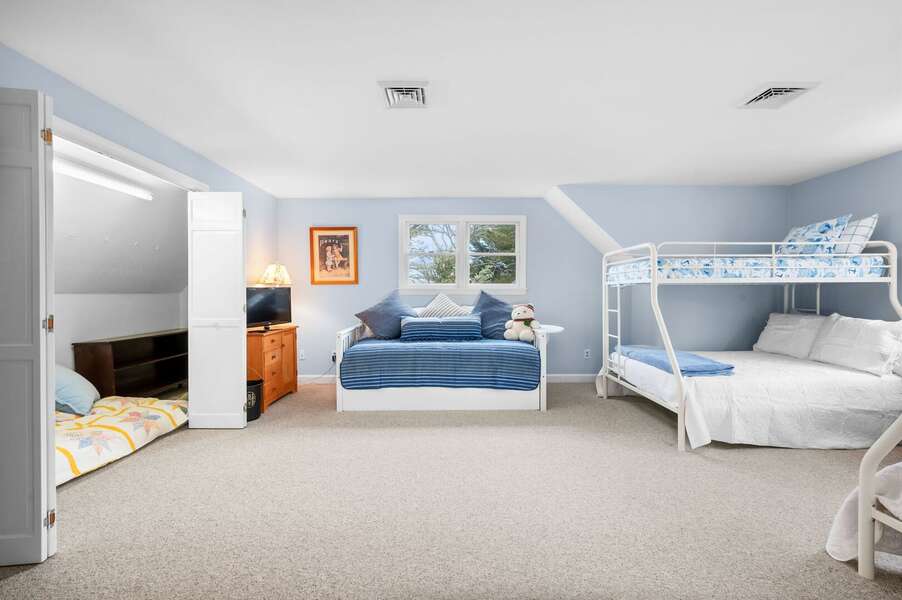 Fantastic bunk room for the kids (or adults)! - 853 Route 28 Harwich Port Cape Cod - Sandy Spot