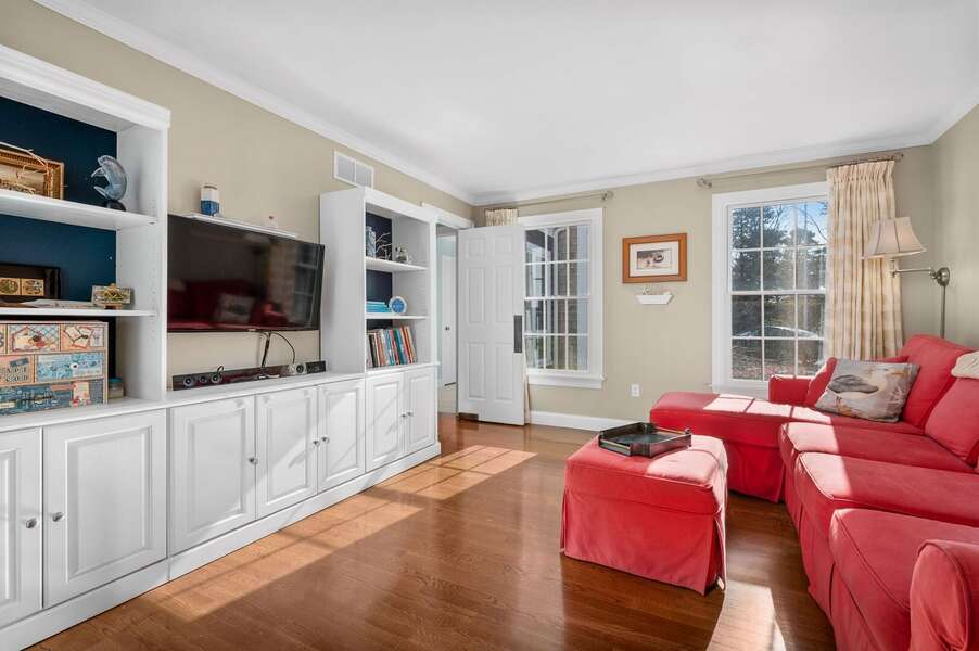 Cozy sitting room with large, flat screen TV - 92 Hoyt Road Harwich Port Cape Cod - Apricari - NEVR