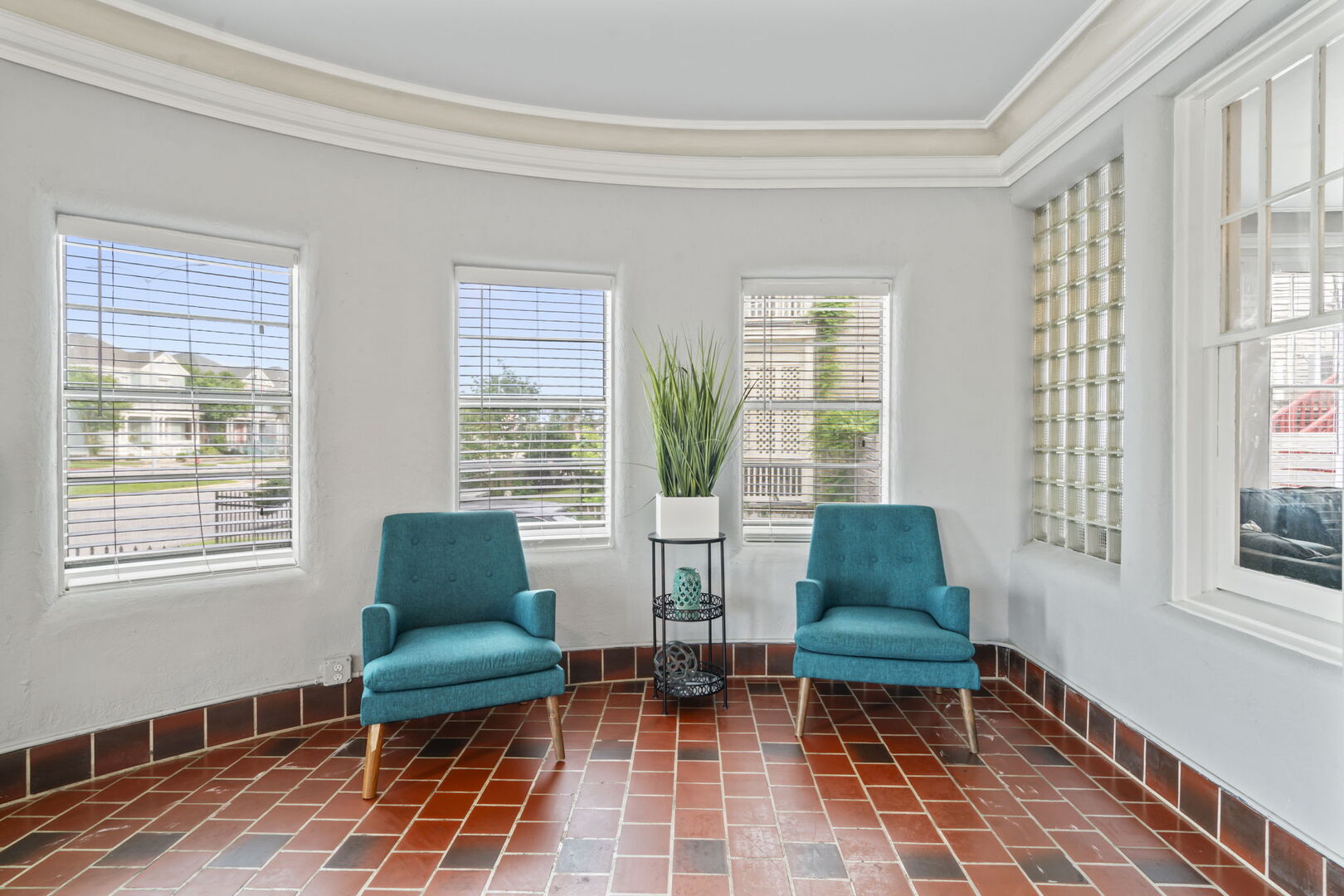 Entryway seating