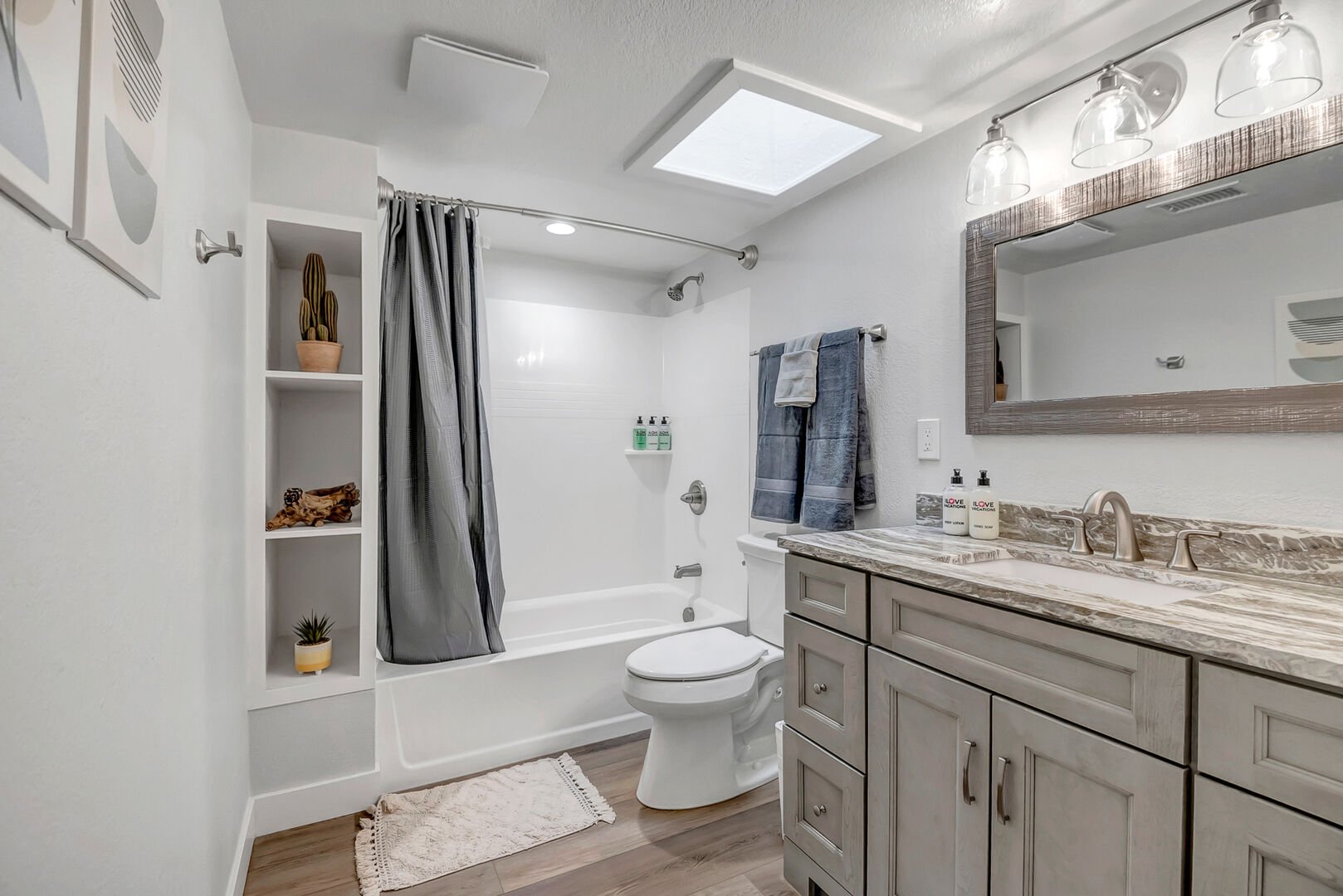 Full Shared Bathroom Two with Tub/Shower Combo