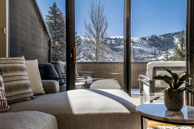 Amazing mountain views from the cozy living room