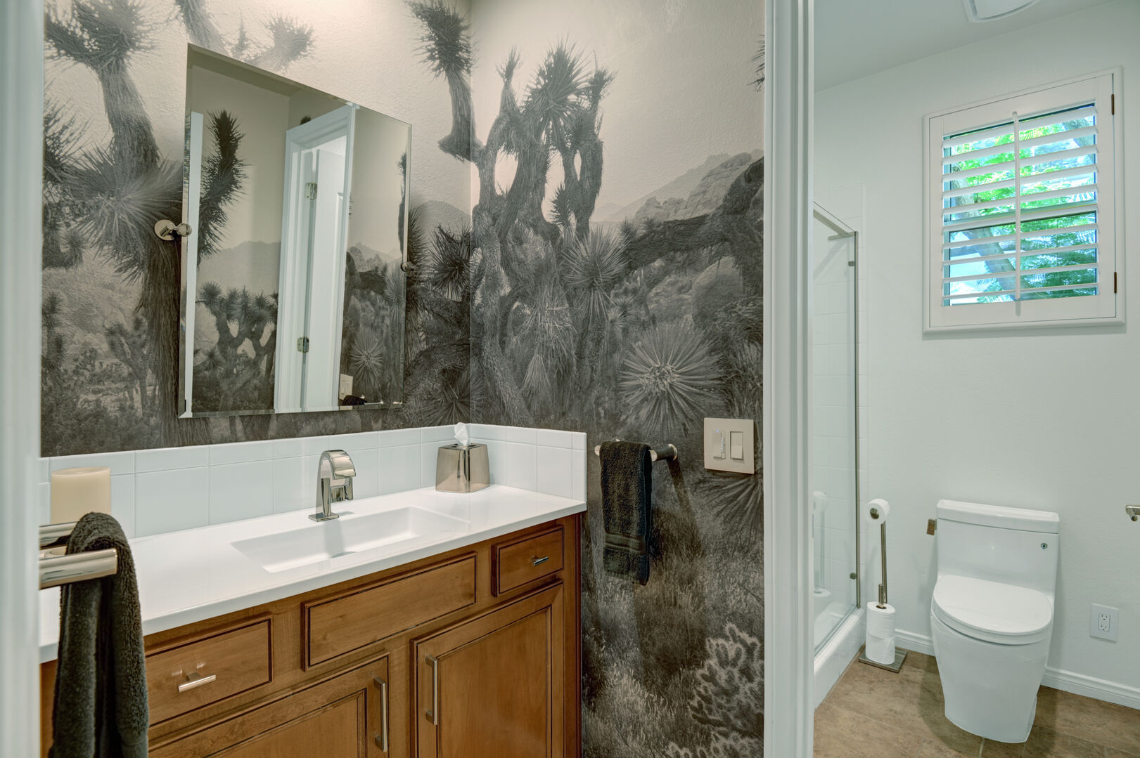 Hallway Bathroom 3 has a breathtaking Joshua Tree wallpaper, which beautifully showcases the iconic trees of one of our most beloved national parks.