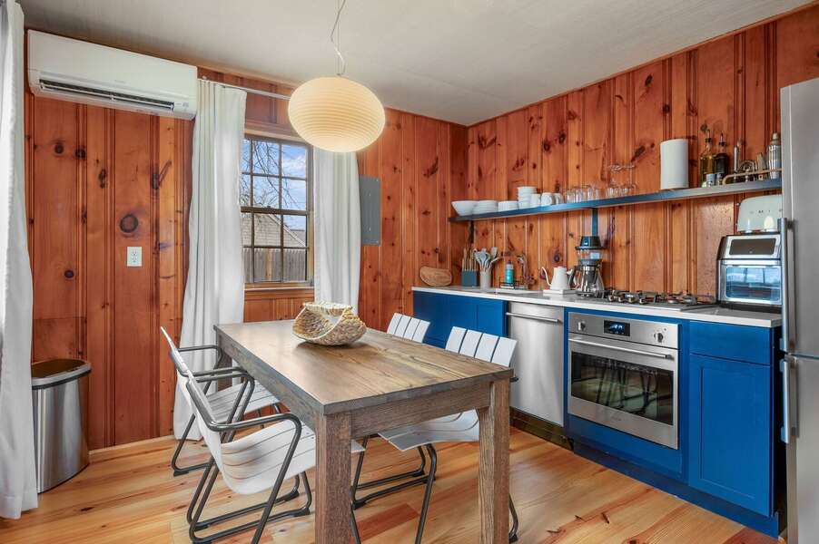 Dining area with seating for 4 people - 14 Manning Road Dennis Port Cape Cod - Sea
