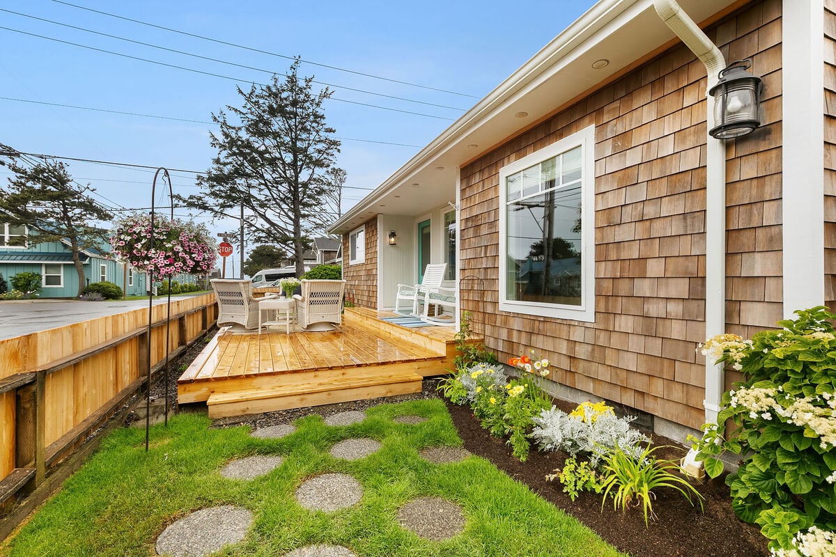 Guests can hang out together on the front deck or enjoy easy access to the large, fenced-in backyard. The choice is yours!