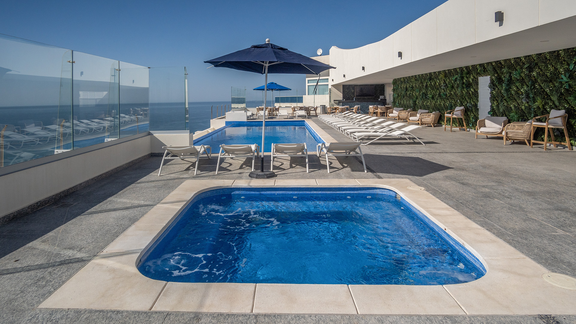Jacuzzi at the rooftop bar.