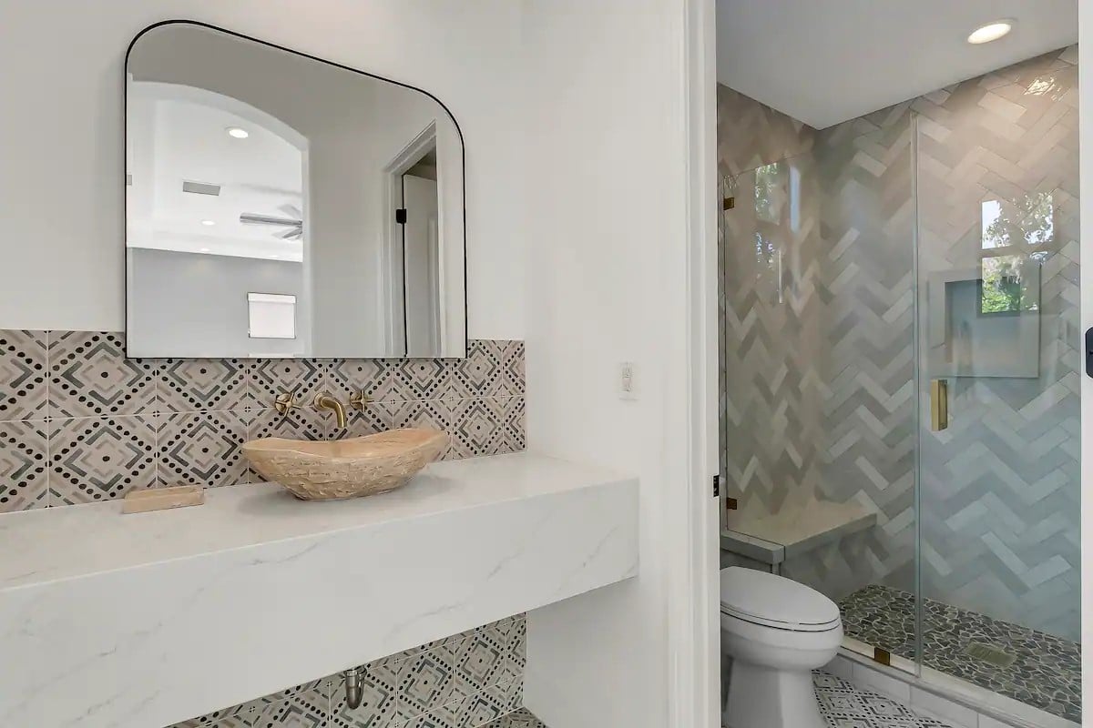 Full bathroom in Casita