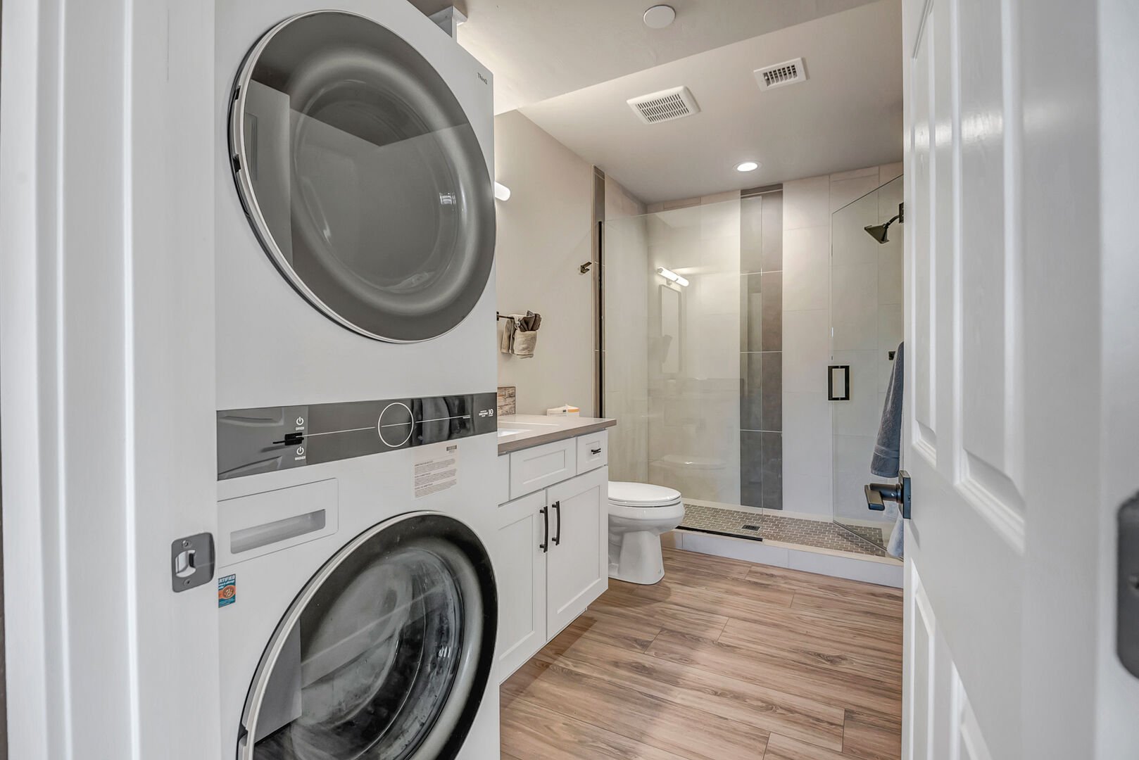 Full Size Washer and Dryer in Unit