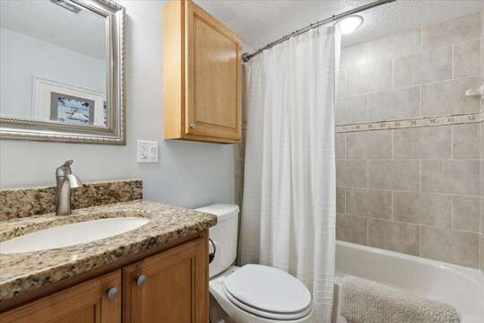 Guest Bathroom with Tub/Shower Combo