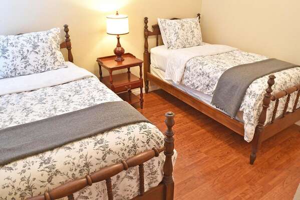 Guest bedroom 2 features 2 twin beds