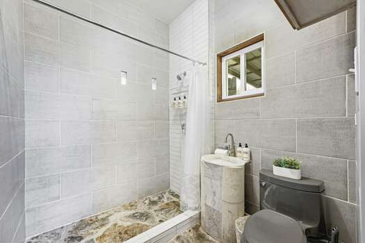 Full Shared Bathroom 3 (Main Level)- with Shower